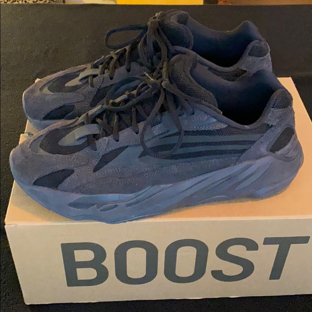 Yeezy Boost 700 V2 'VANTA'